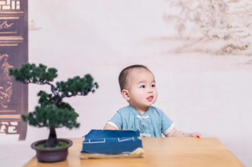 伊犁哈萨克孕妇几个月有反应
