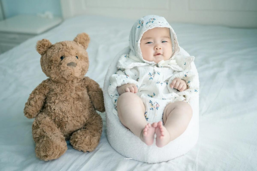 伊犁哈萨克孕妇肚脐眼凸出来